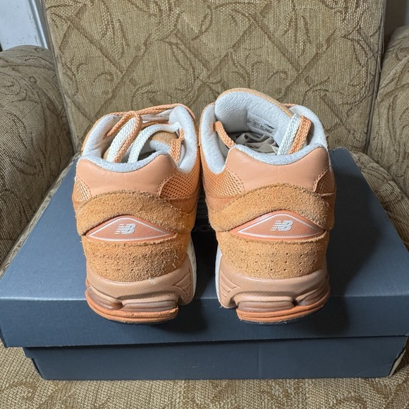 Size 10.5 - New Balance 2002R Copper Infield Clay W/Box *Smoke Odor - Picture 6 of 9